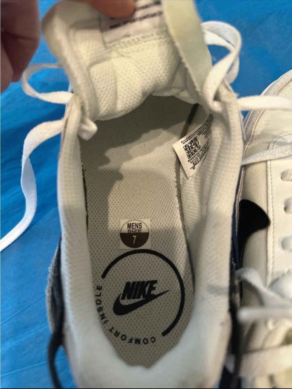 Nike mens White and Black Retro Runner Sneakers